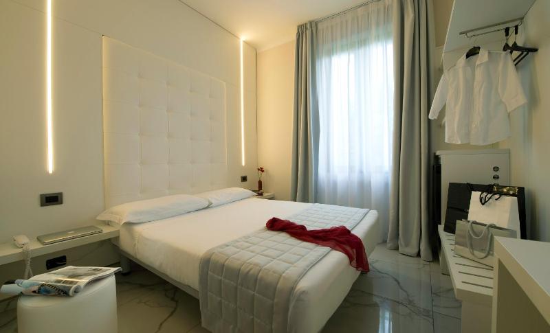 Economy Double Room image 3