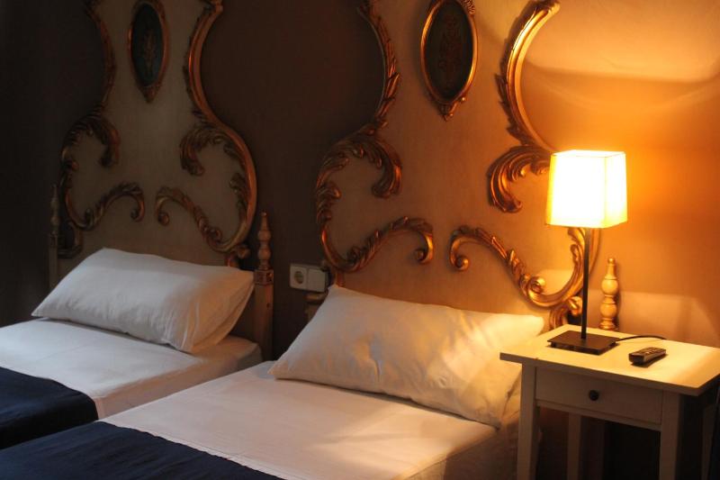 Double or Twin Room image 3