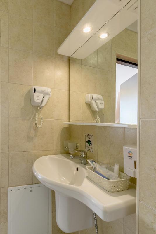 Single Room image 3