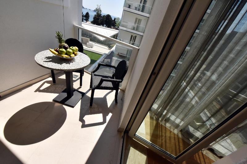 Superior Two-Bedroom Apartment with Terrace and Sea View image 4