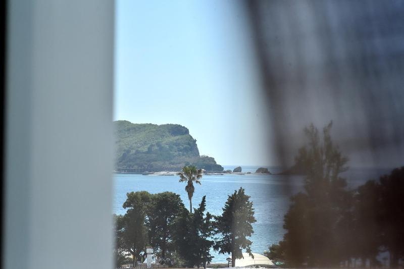 Family Apartment with Two-Bedrooms, Terrace and Sea View  image 4
