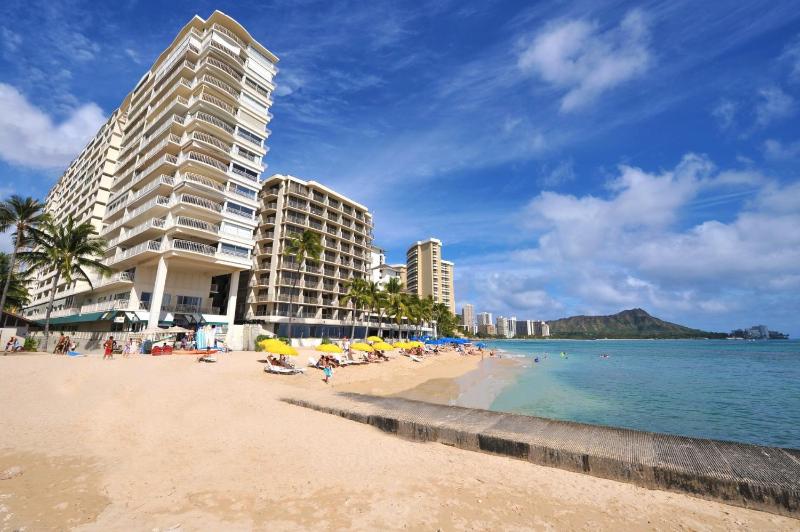 Waikiki Shore Beachfront - image 15