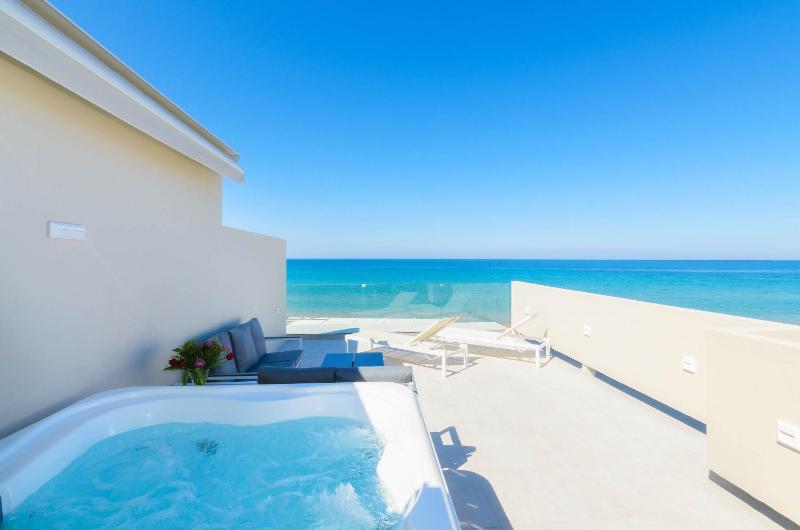 Luxury Suite image 1
