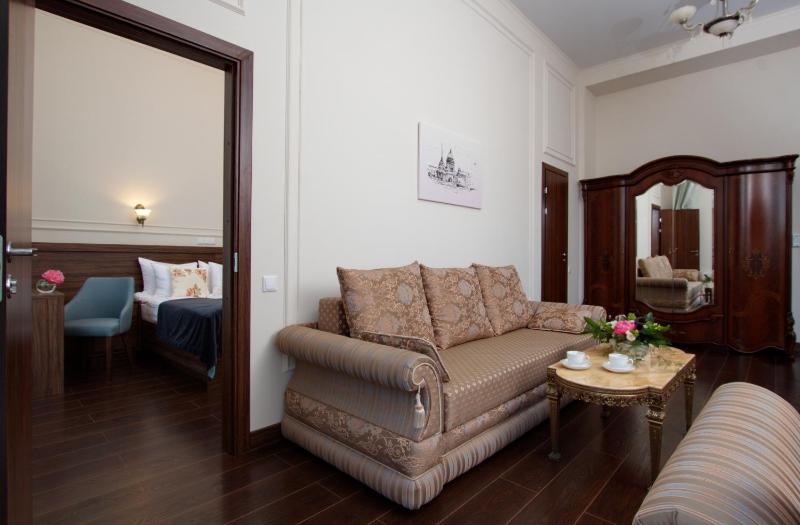 Suite with Balcony image 3
