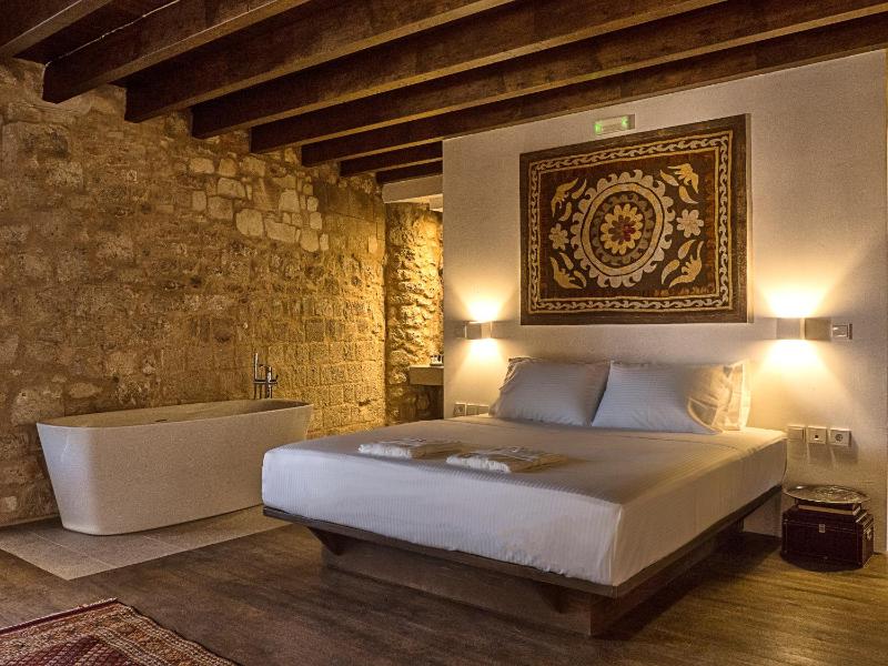 Deluxe Double Room with Bath - Ground Floor  image 3