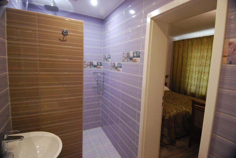 Triple Room with Private Bathroom image 4