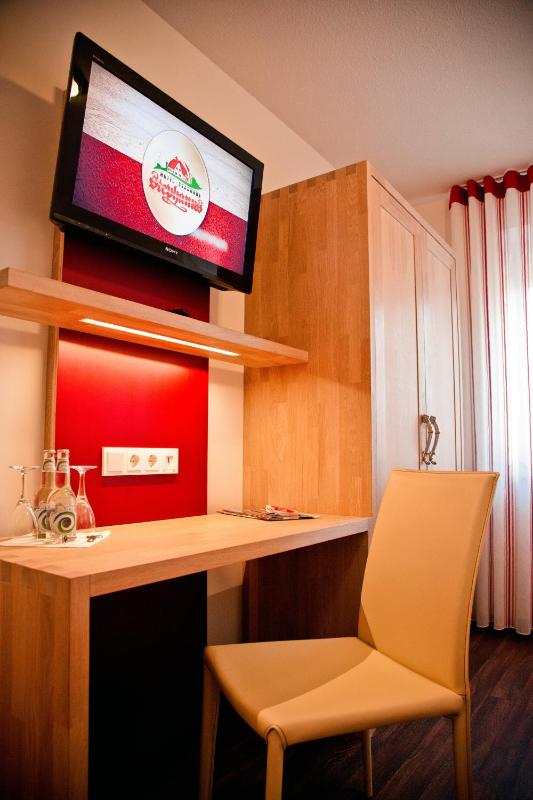 Double Room image 3