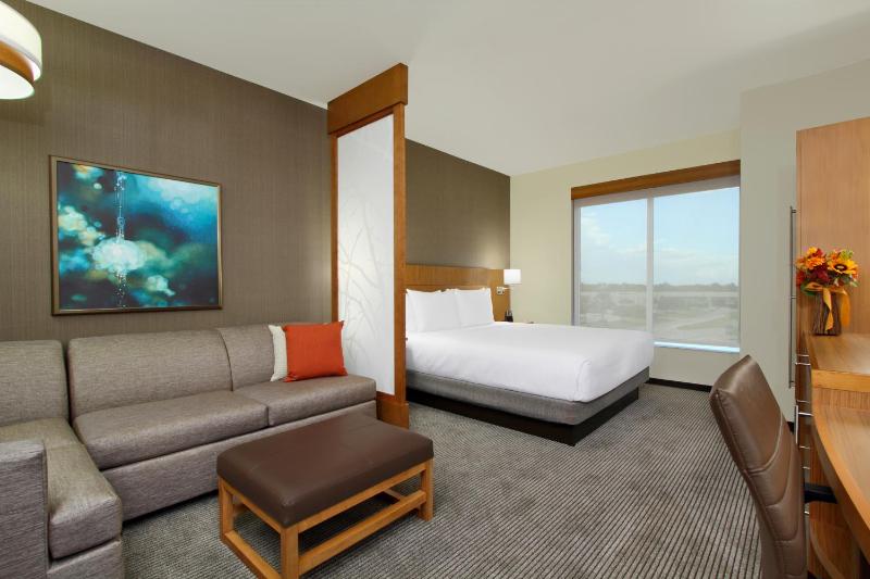 King Room with Sofa Bed image 3