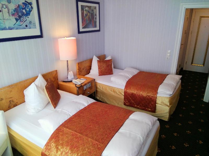 Double Room image 2