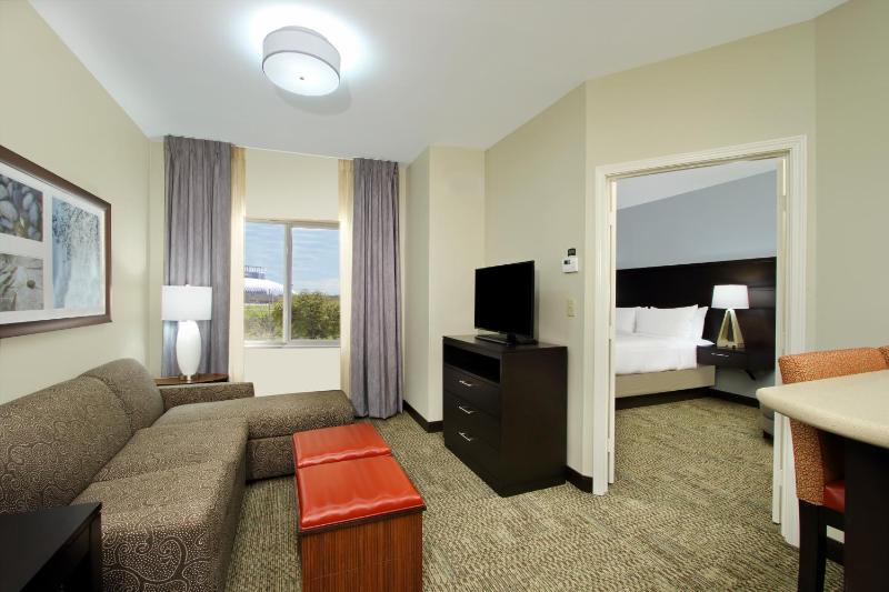 One-Bedroom King Suite with Sofa Bed image 4