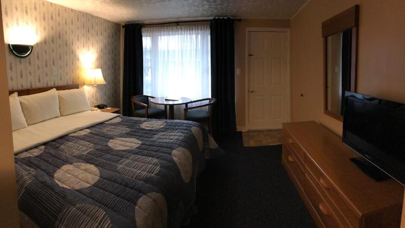 King Room - Non-Smoking image 2