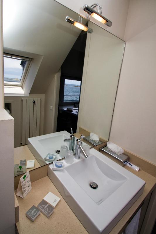 Deluxe Double Room with Sea View image 2