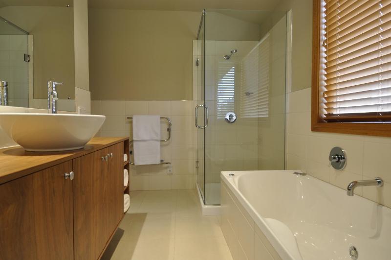 Lansdown Peaks Apartments - image 3
