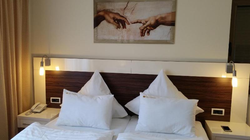 Deluxe Double Room (2 Adults + 1 Child) image 2