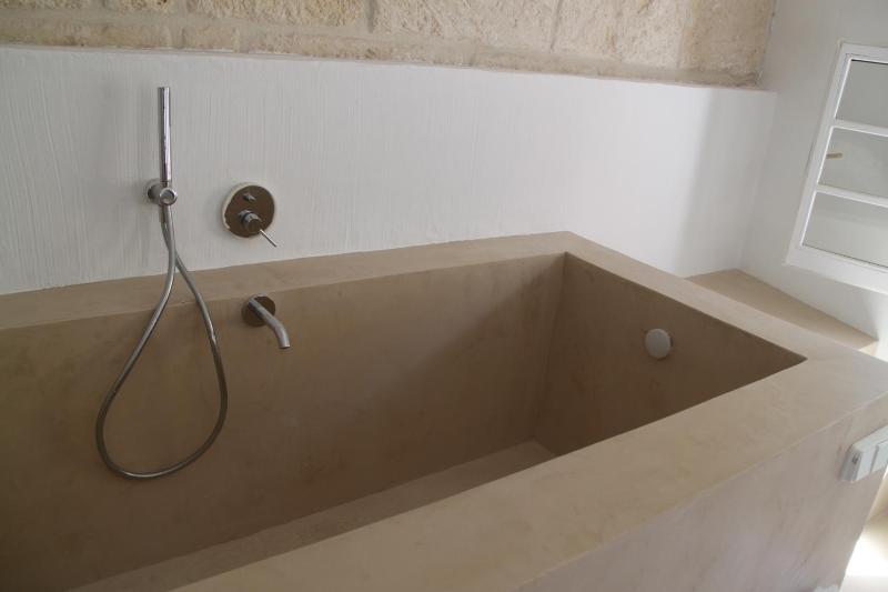 Deluxe Double Room with Bath image 2