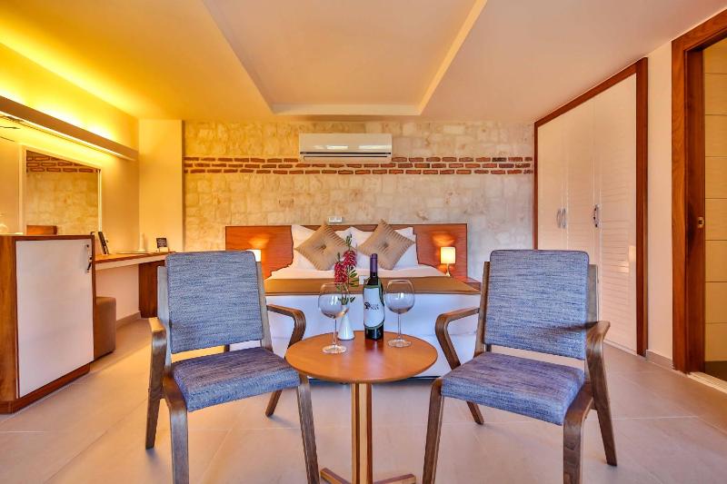Superior Suite with Sea View image 4