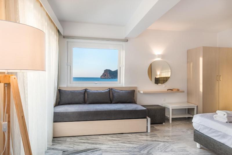 Three-Room Apartment with Partial Sea View image 4