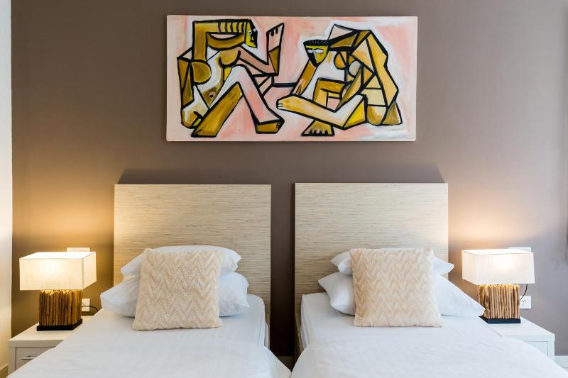 Twin Room with Balcony image 4