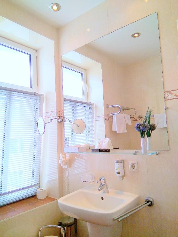 Deluxe Double Room image 2