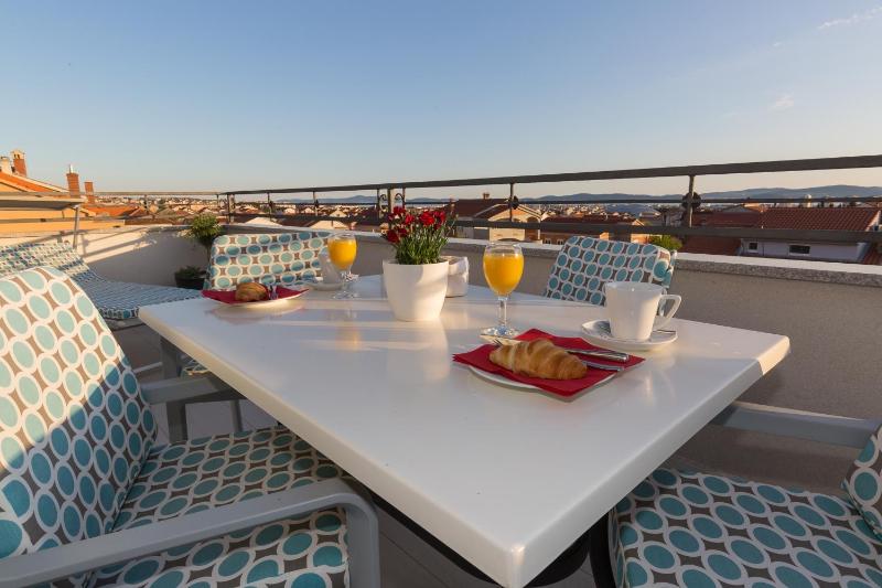 Superior Double Room with Balcony image 3