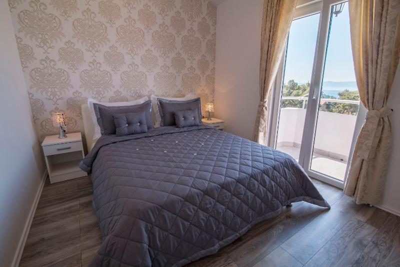 Villa Petra Apartment with private pool - image 4