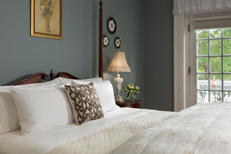 Superior King Room image 4
