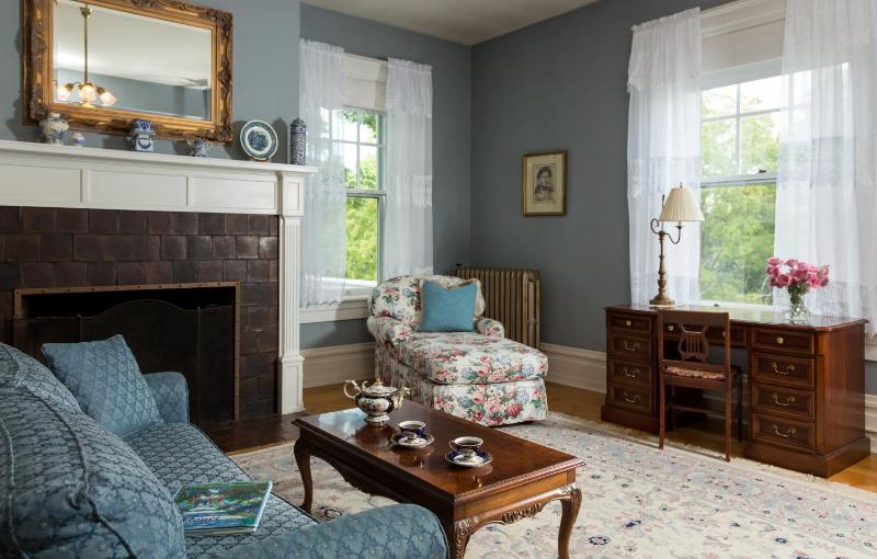 Superior King Room image 3