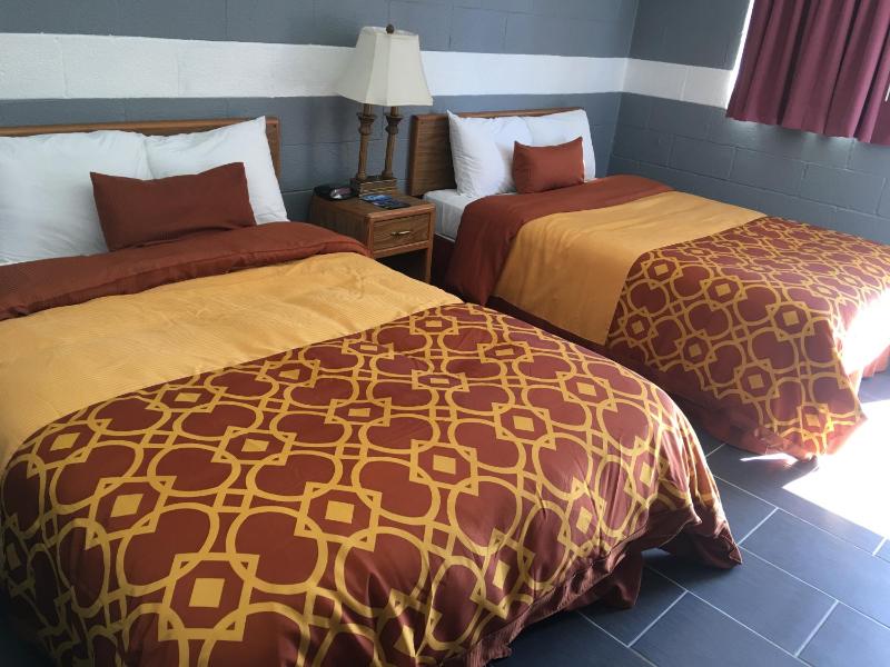 Double Room with Two Double Beds - Smoking image 3