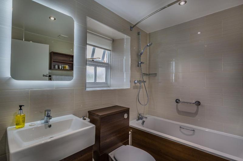 Classic Double Room image 1