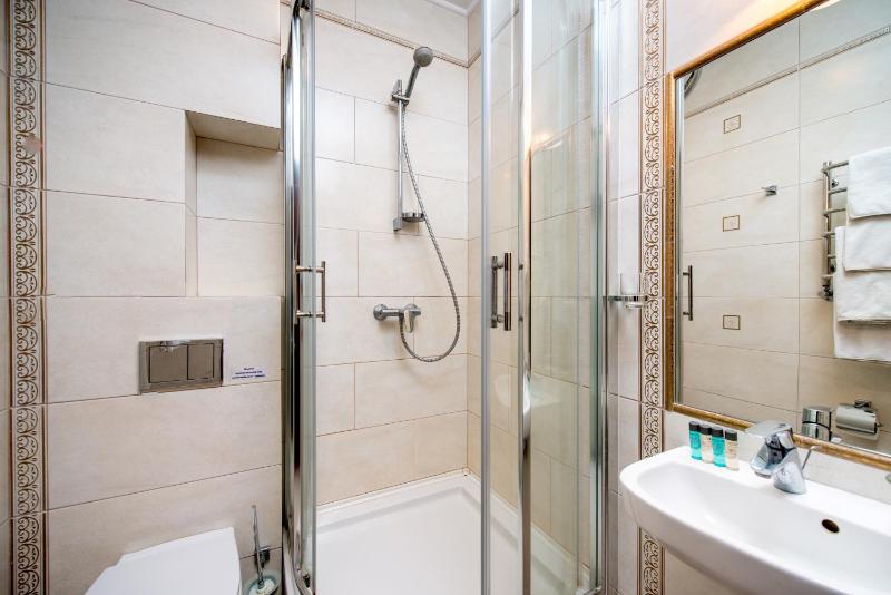 Double Room with Balcony image 3
