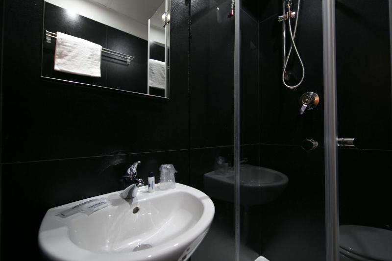 Single Room image 2