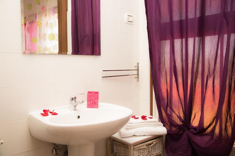 Single Room with Private Bathroom image 2