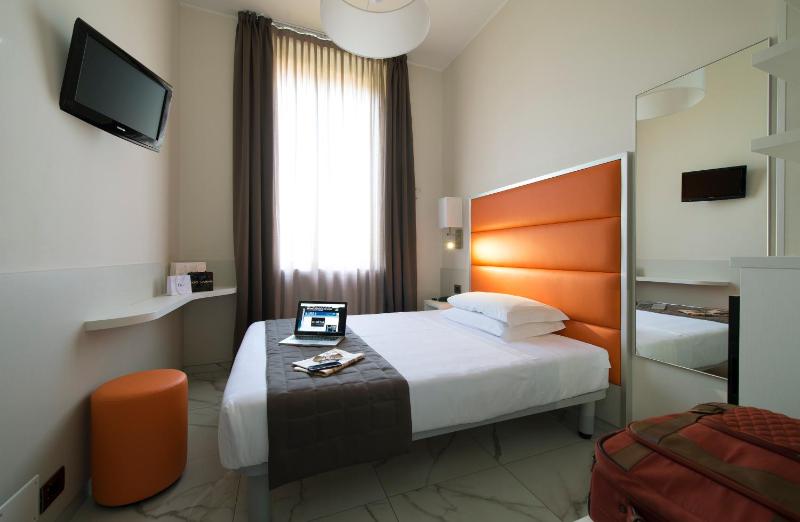 Economy Double Room image 2