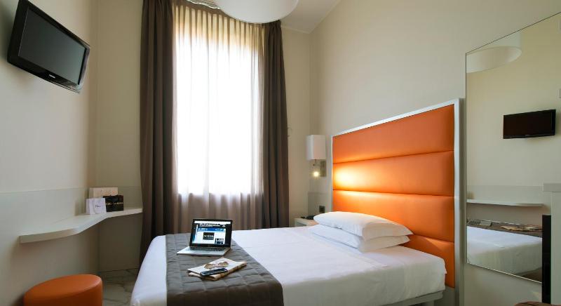 Economy Double Room image 4