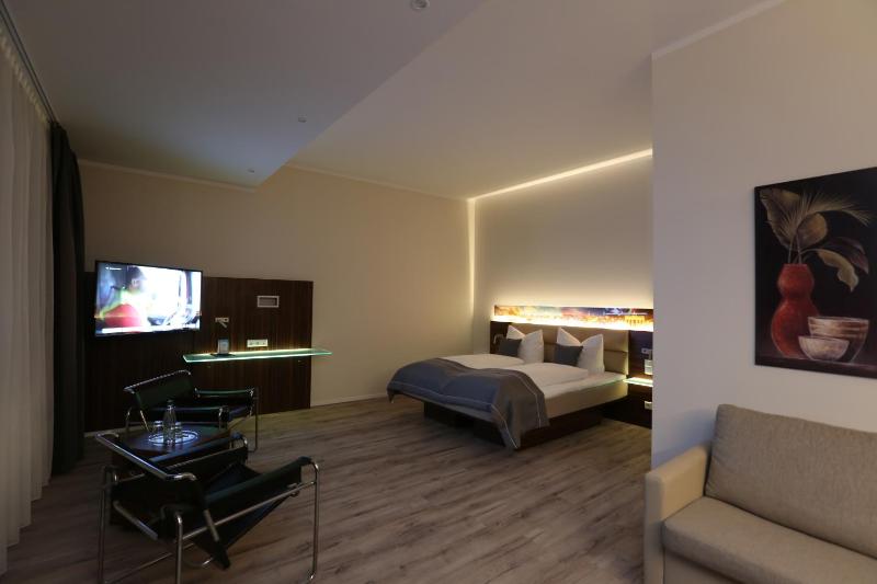 Deluxe Double Room image 3
