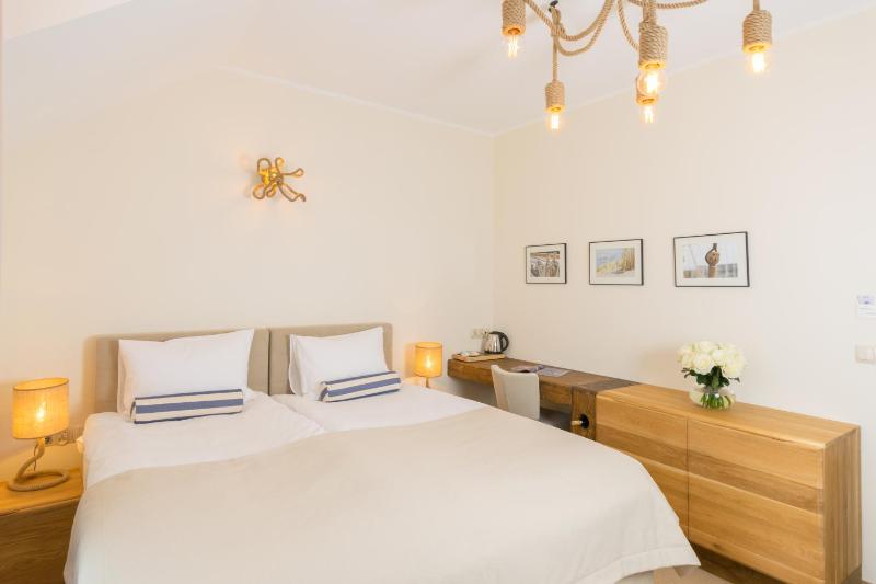 Budget Double Room image 4