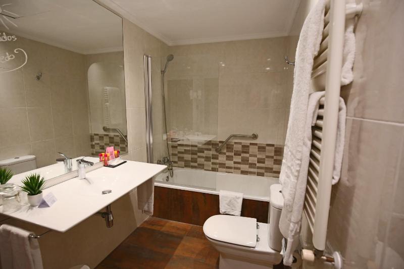 Double or Twin Room with Extra Bed image 4