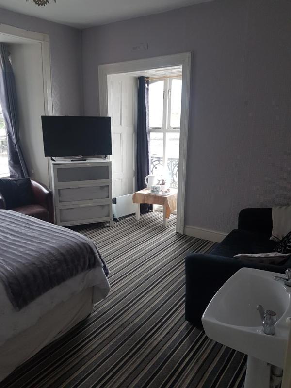 Double Room with Sofa Bed image 1