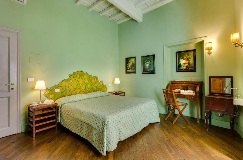Deluxe Double or Twin Room image 1