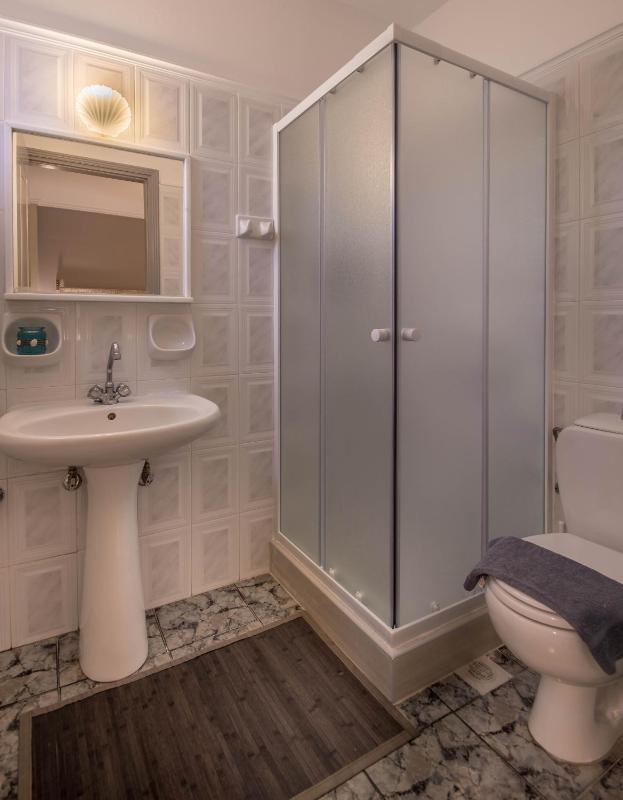 Interconnected Superior Family Apartment image 2
