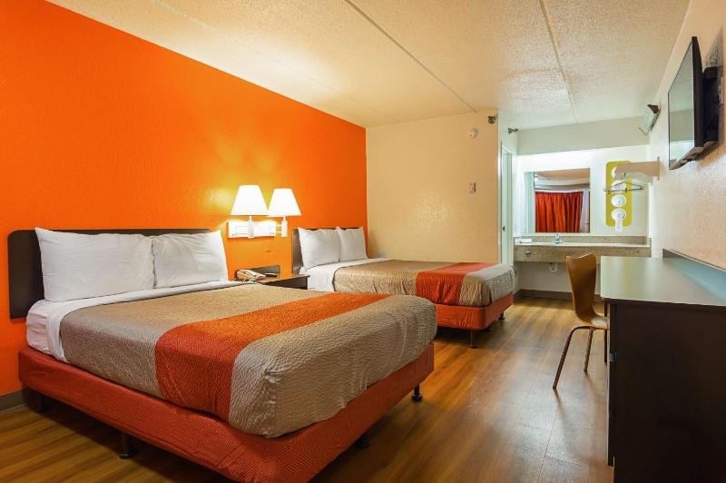 Quadruple Room image 1