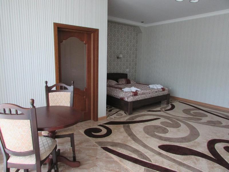 Deluxe Double Room with Shower image 3