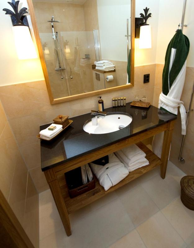 Standard Double Room image 3