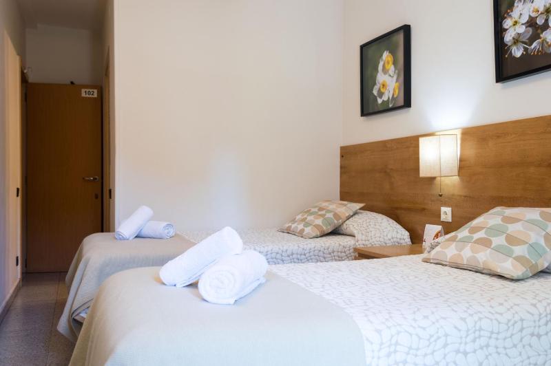 Double or Twin Room with Private Bathroom image 4