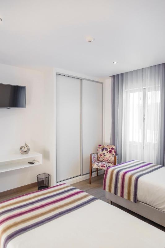 Double or Twin Room with Interior View image 3