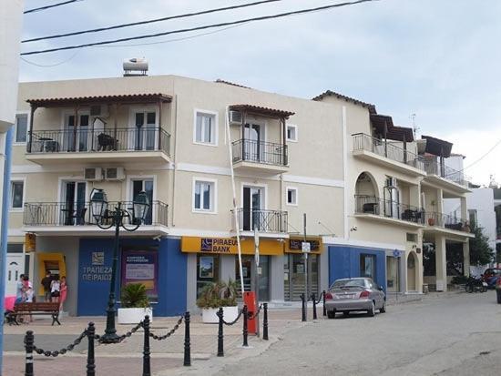 Karafelas Hotel - image 1