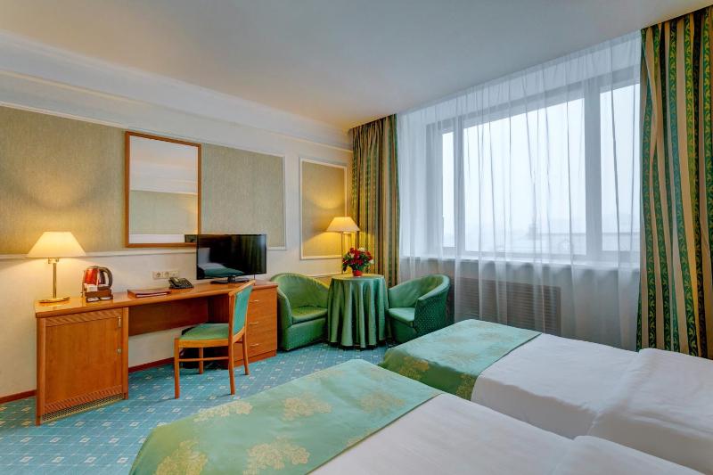 Standard Twin Room image 2