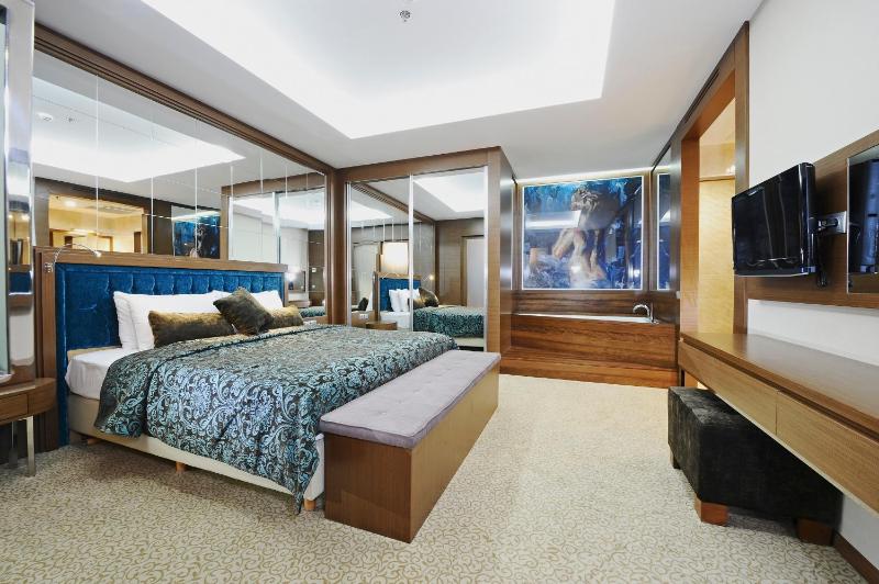King Suite image 2