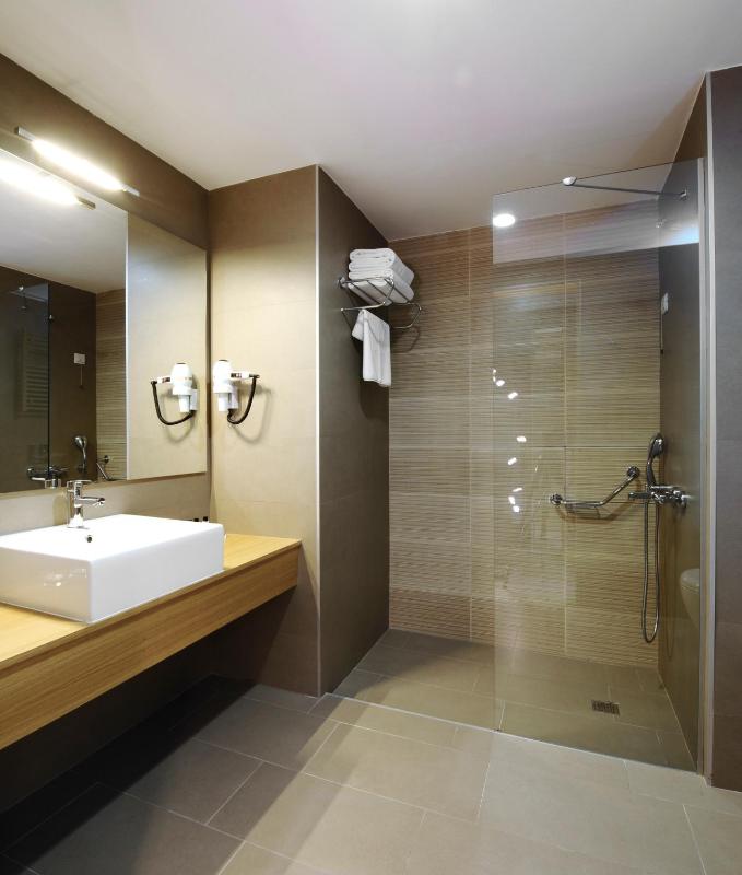 Efficient Queen Room image 1