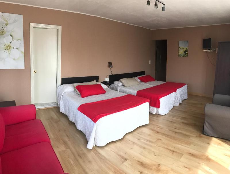 Quadruple Room with Mountain View image 4
